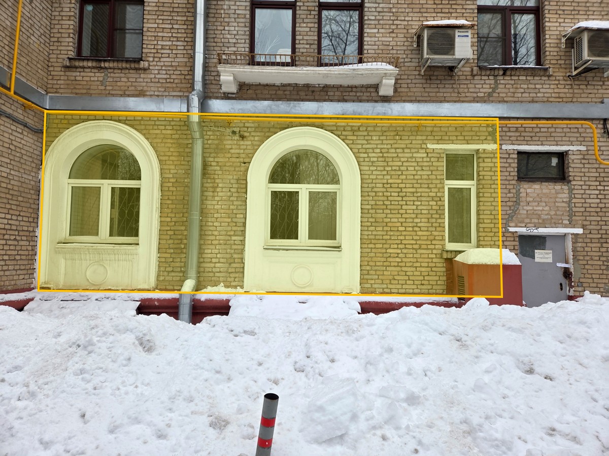 ГП16986247.Нежилое помещение.Фасад здания с выделенными окнами реализуемого объекта_6.jpg