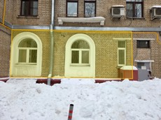 ГП16986247.Нежилое помещение.Фасад здания с выделенными окнами реализуемого объекта_6.jpg