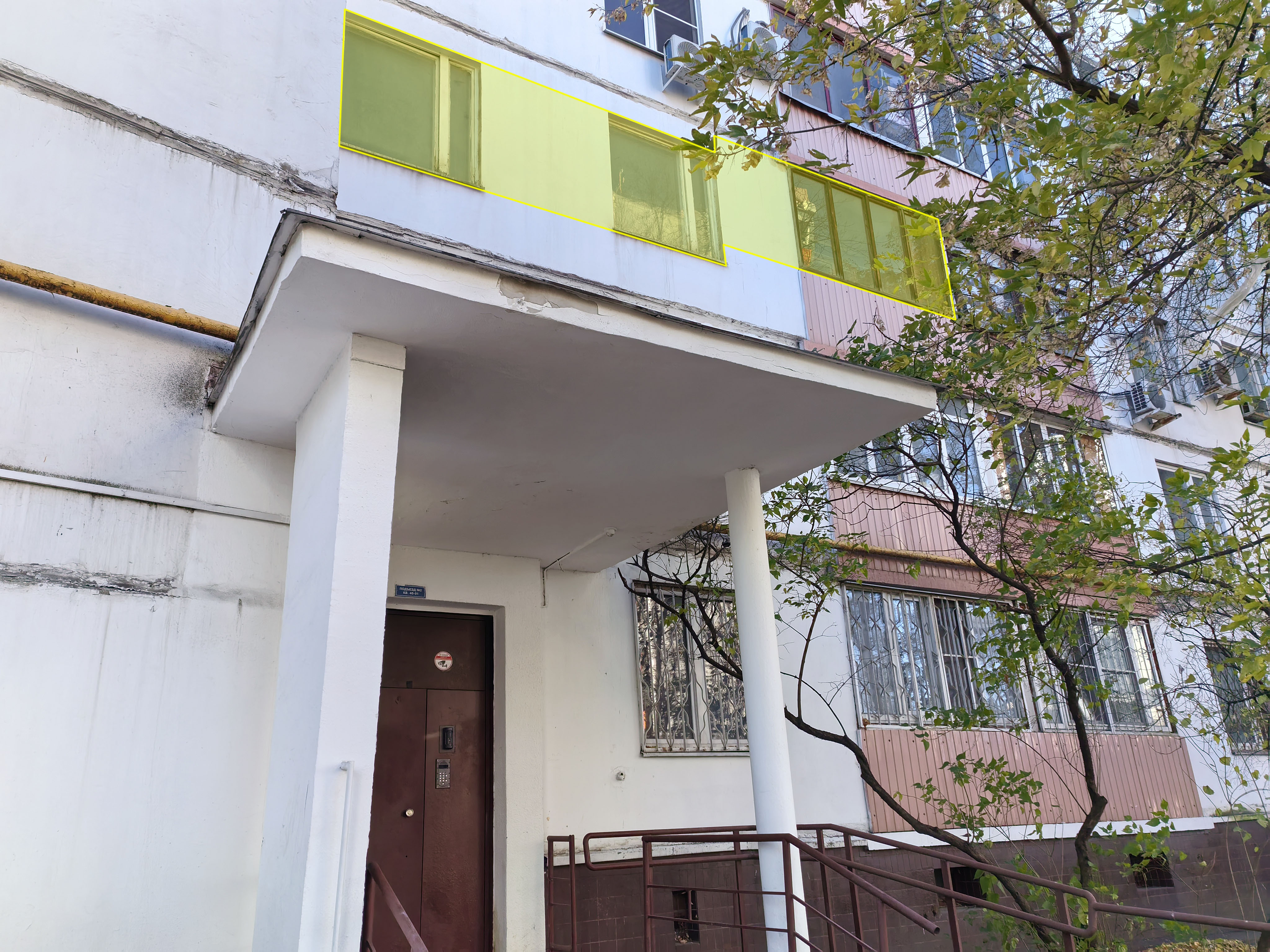 ГП17008004.Квартира.Фасад здания с выделенными окнами реализуемого объекта.jpg