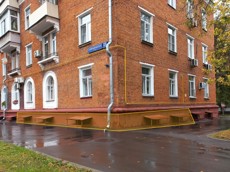 ГП17005447.Нежилое помещение.Фасад здания с выделенными окнами реализуемого объекта.jpg